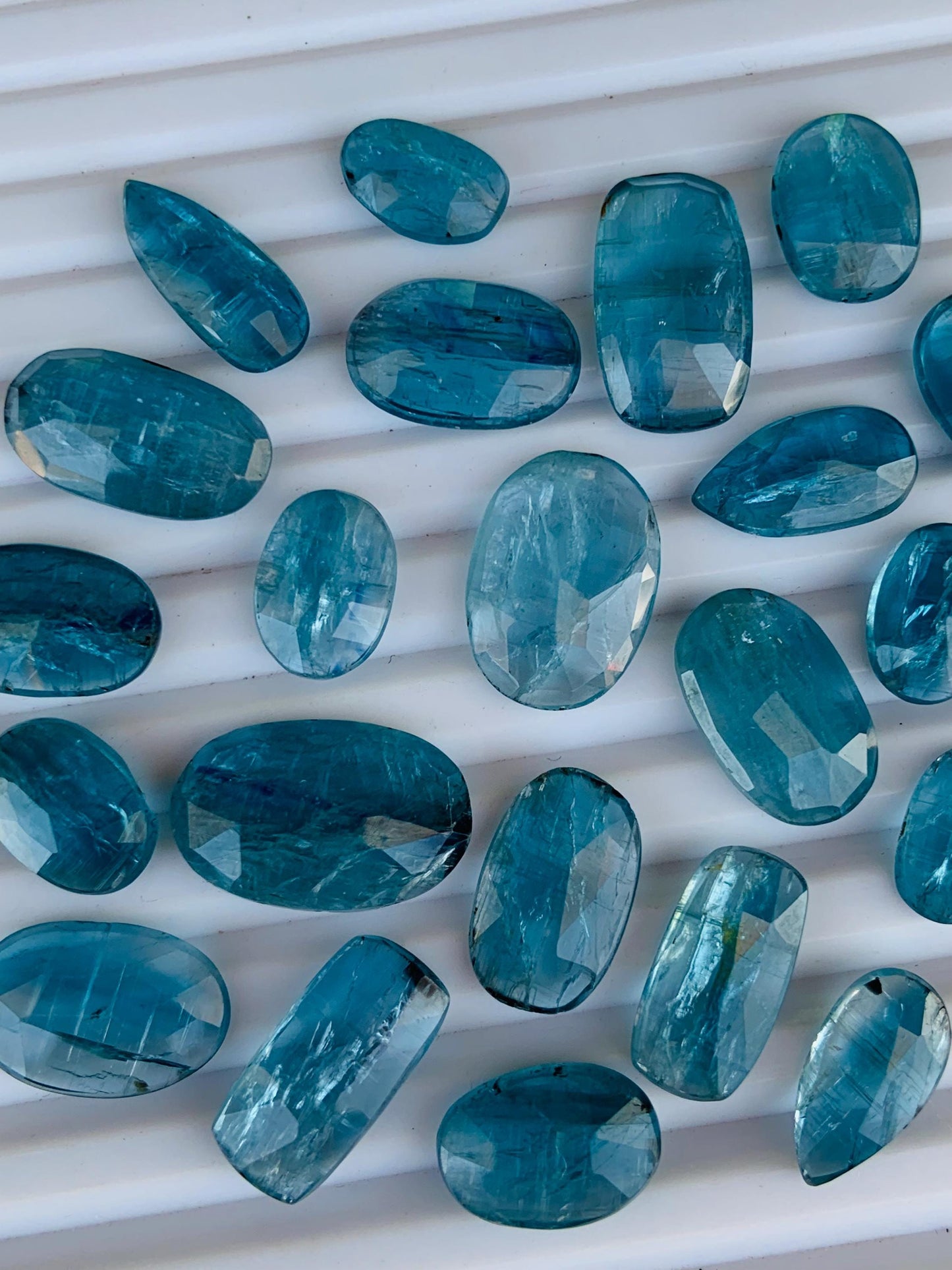 10 Pieces Natural Teal Kyanite Rose Cut Slices Cabochons, Faceted Rose Cut Flat Back Loose Gemstones, Teal kyanite Gemstone Slices Cut