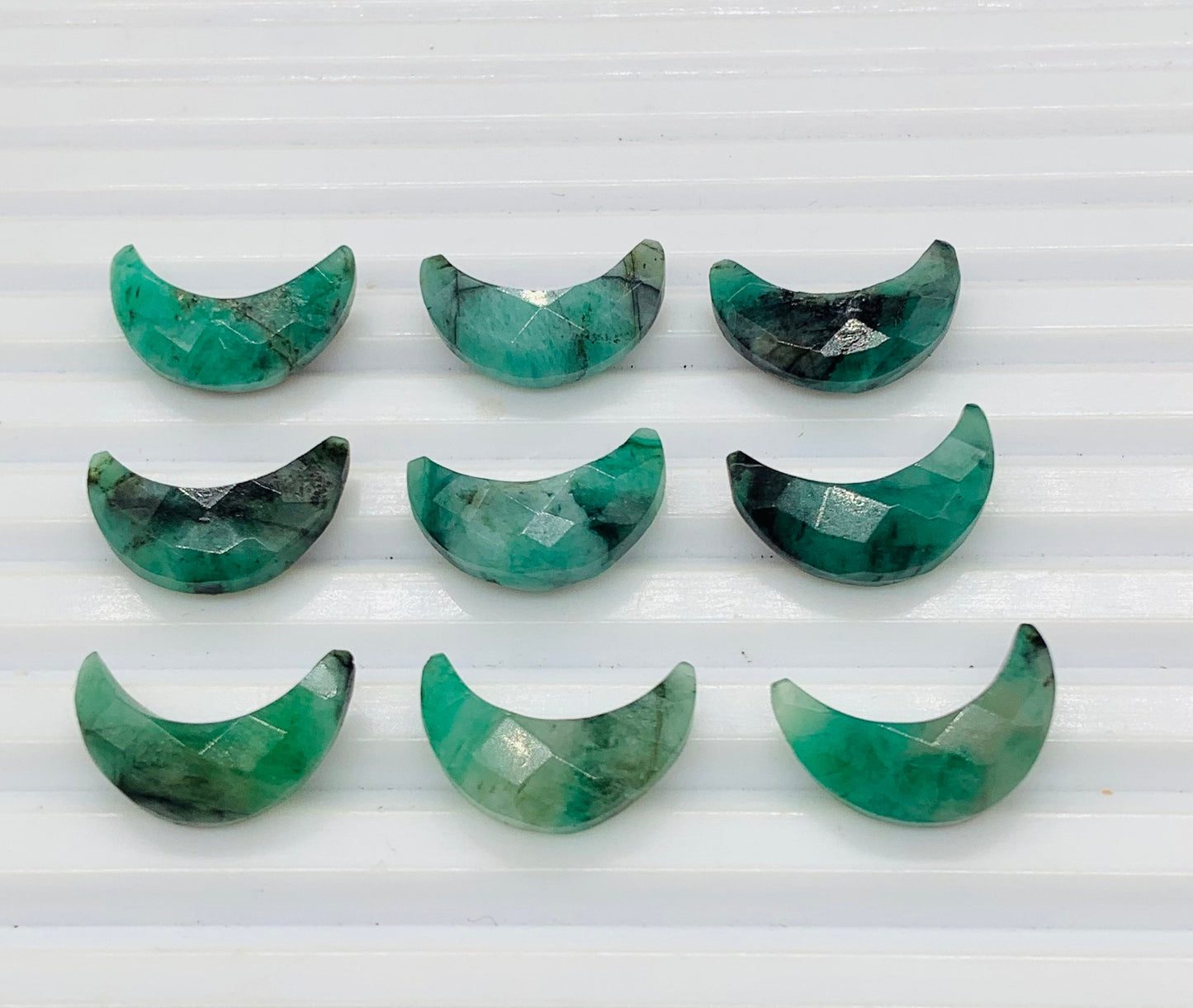 2 Pieces Natural Emerald Crescent Moon Shape Gemstone, Carving Gemstone, Hand Carved Briolette faceted Moon Gemstone, Size 7x16mm