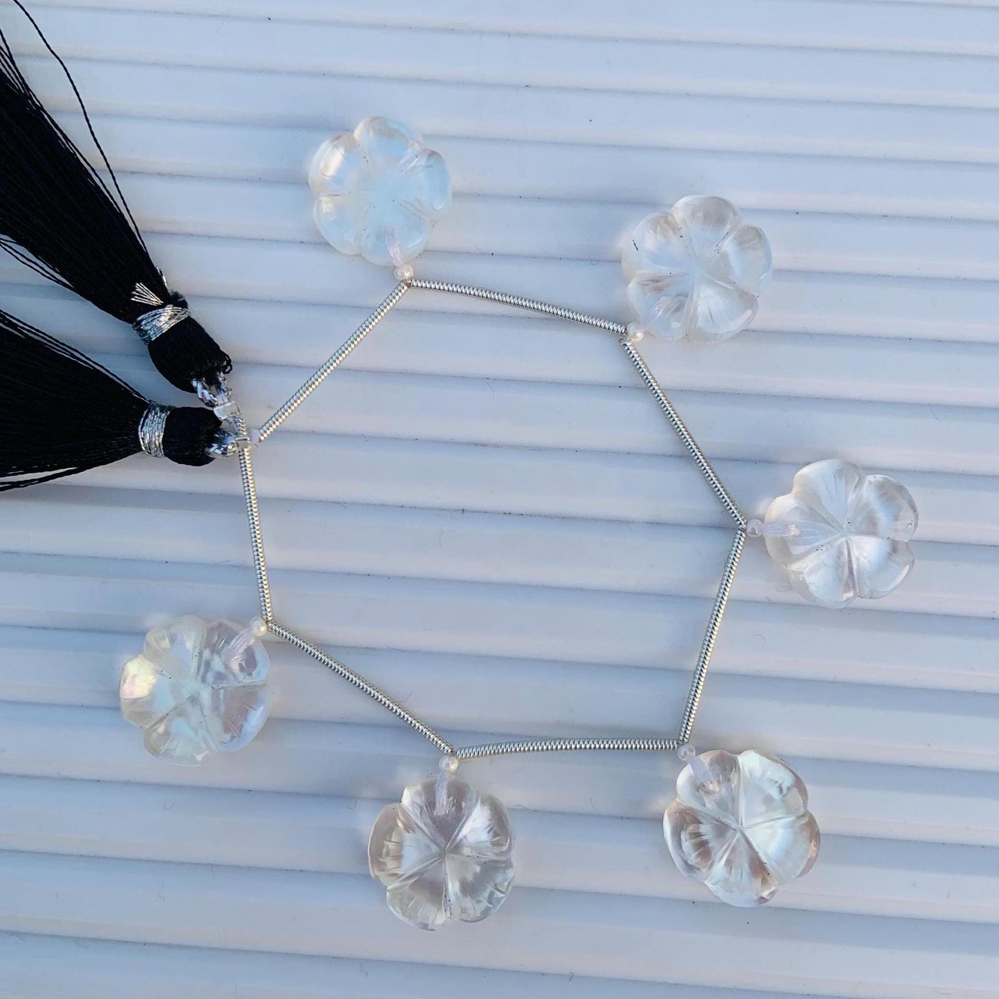 6 Pieces Natural Mother of pearl Carved Flower shape Briolette Face Drill Beads Flower Shape Gemstone Pearl for Jewelry Making Size 15mm