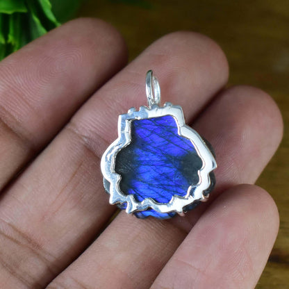 Scallop Shell Labradorite Pendant, Sterling Silver Pendant, Shell Pendant Jewelry Labradorite Necklace Unique Art Jewelry for Gift P-0004