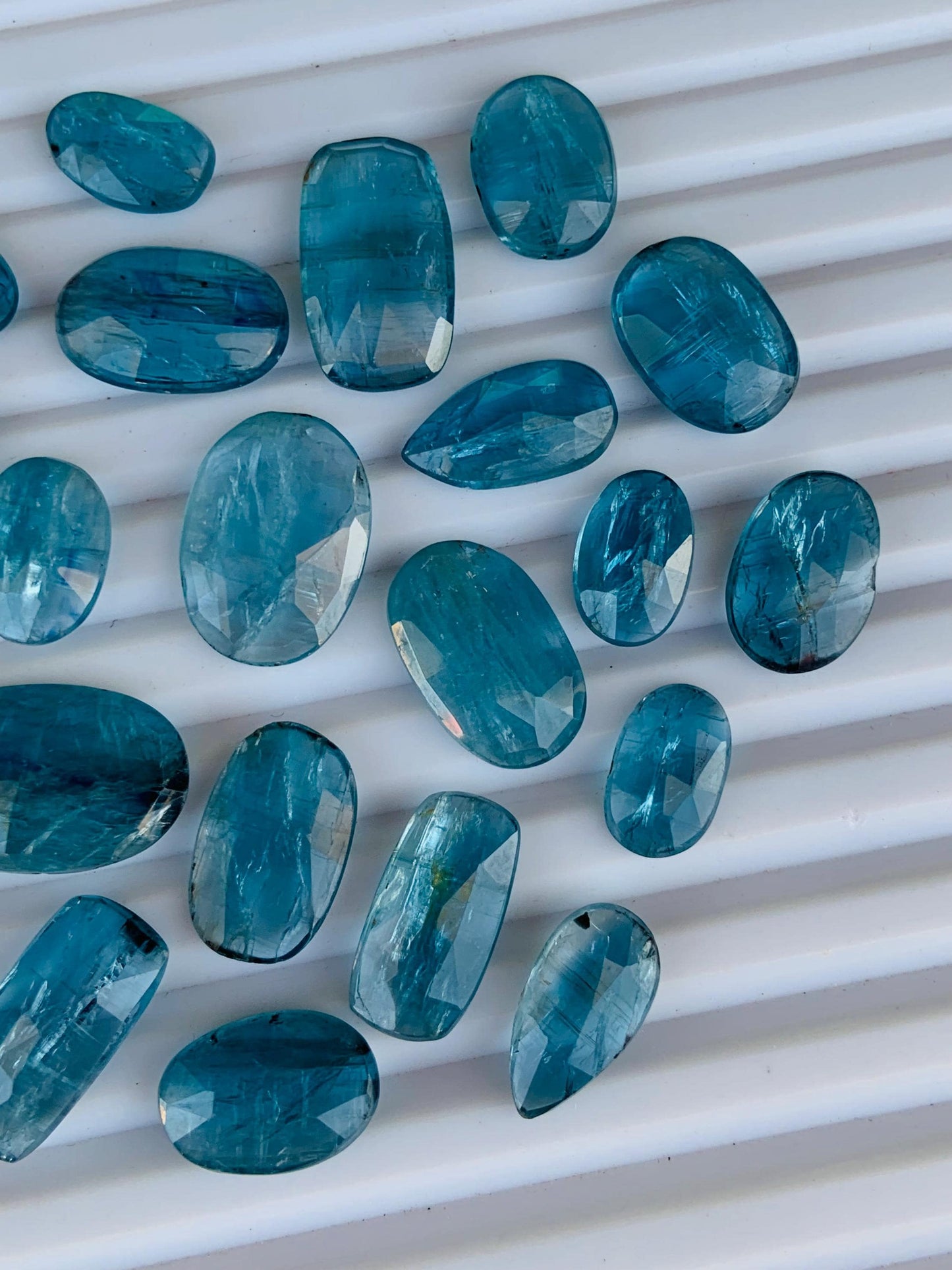 10 Pieces Natural Teal Kyanite Rose Cut Slices Cabochons, Faceted Rose Cut Flat Back Loose Gemstones, Teal kyanite Gemstone Slices Cut