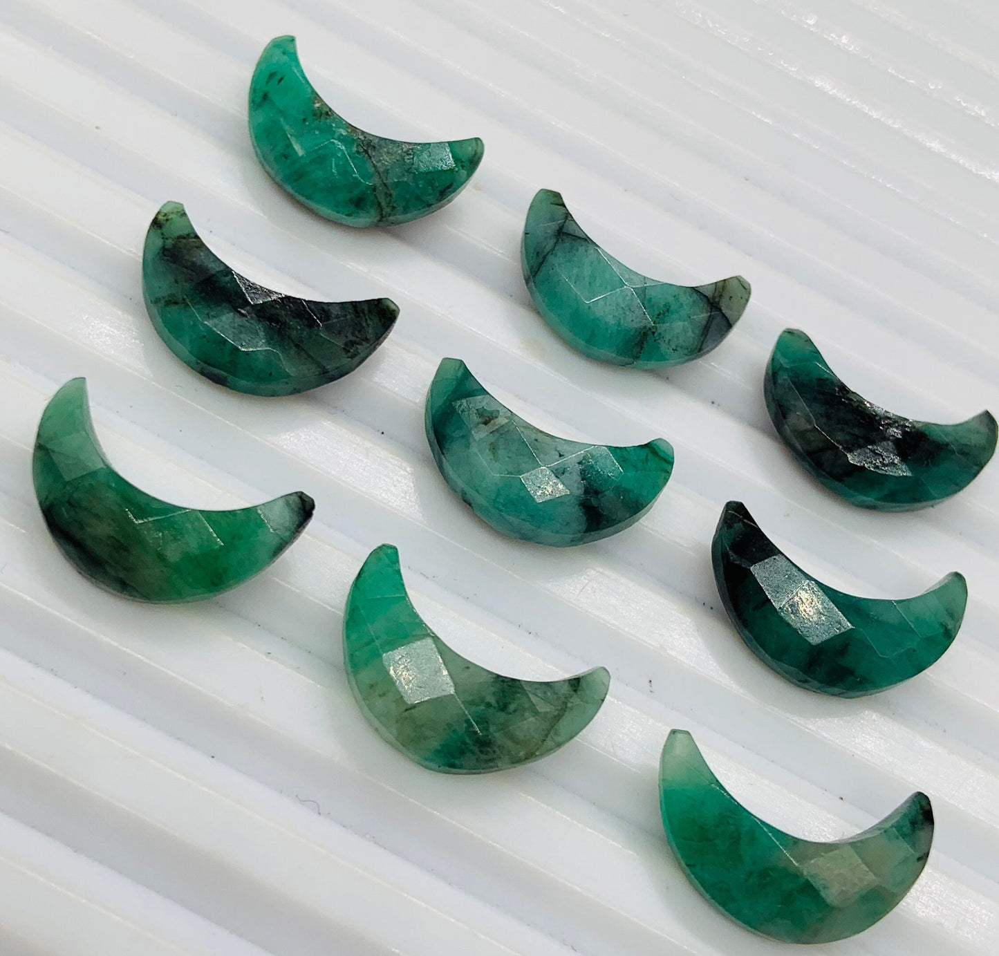 2 Pieces Natural Emerald Crescent Moon Shape Gemstone, Carving Gemstone, Hand Carved Briolette faceted Moon Gemstone, Size 7x16mm