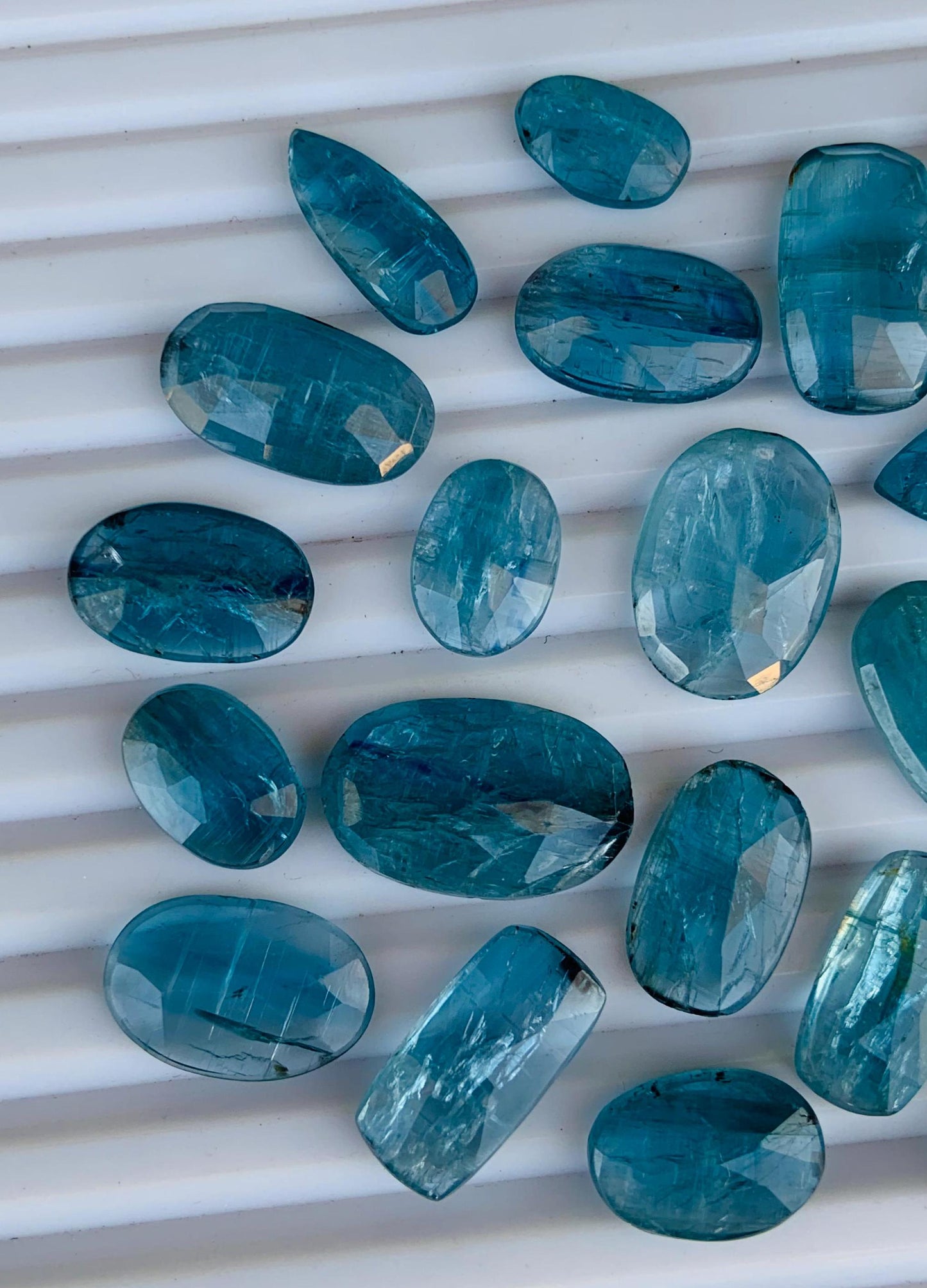 10 Pieces Natural Teal Kyanite Rose Cut Slices Cabochons, Faceted Rose Cut Flat Back Loose Gemstones, Teal kyanite Gemstone Slices Cut