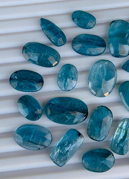 10 Pieces Natural Teal Kyanite Rose Cut Slices Cabochons, Faceted Rose Cut Flat Back Loose Gemstones, Teal kyanite Gemstone Slices Cut