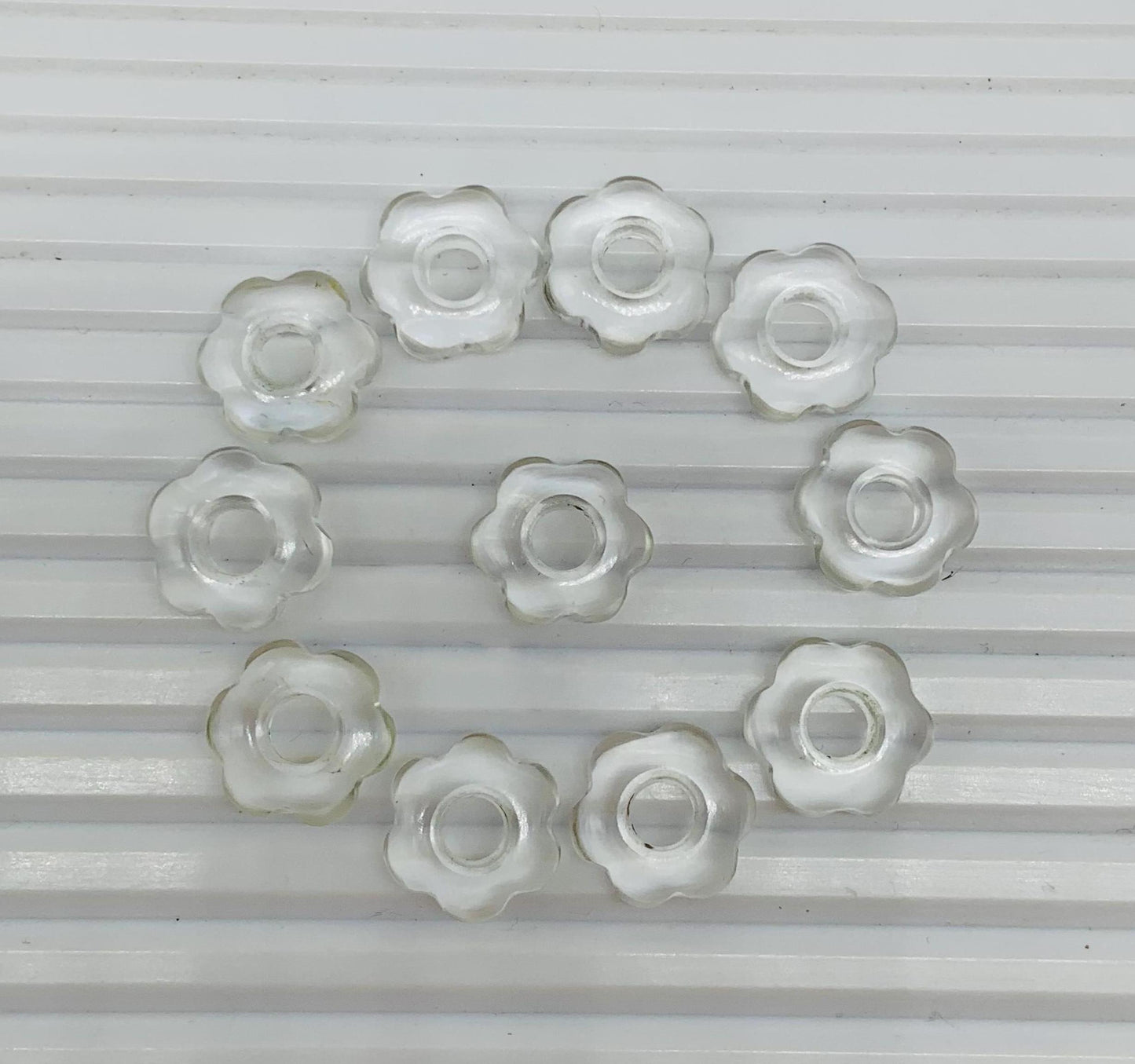 4 Pcs Natural Crystal White Smooth Flower Gemstone Beads 15mm Carved Flower Shape jewelry Crystal Gemstone Jewelry Handmade Bracelet Beads