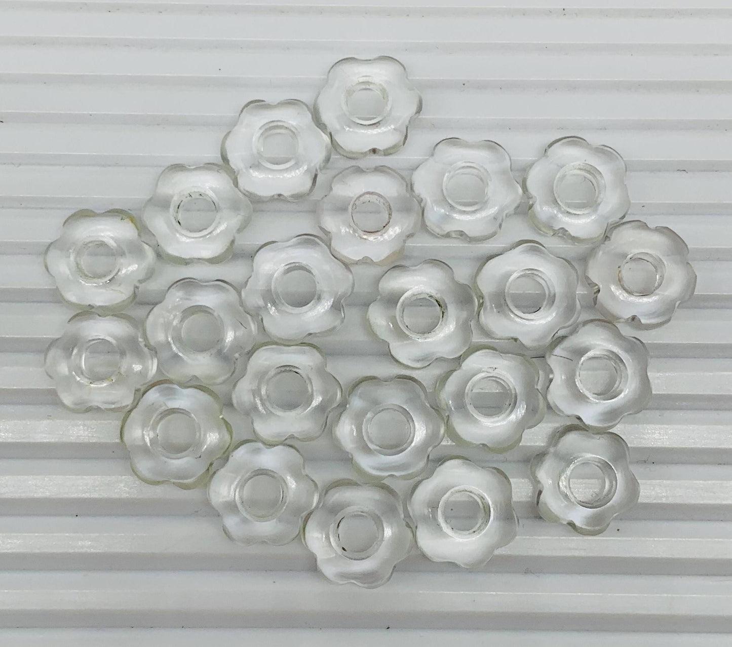 4 Pcs Natural Crystal White Smooth Flower Gemstone Beads 15mm Carved Flower Shape jewelry Crystal Gemstone Jewelry Handmade Bracelet Beads