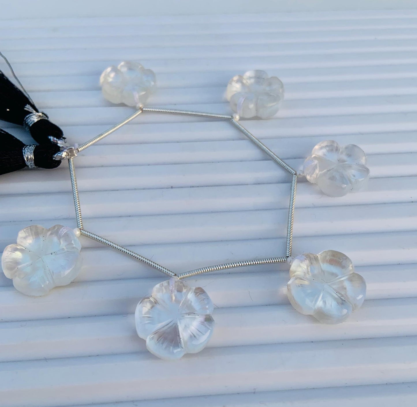 6 Pieces Natural Mother of pearl Carved Flower shape Briolette Face Drill Beads Flower Shape Gemstone Pearl for Jewelry Making Size 15mm