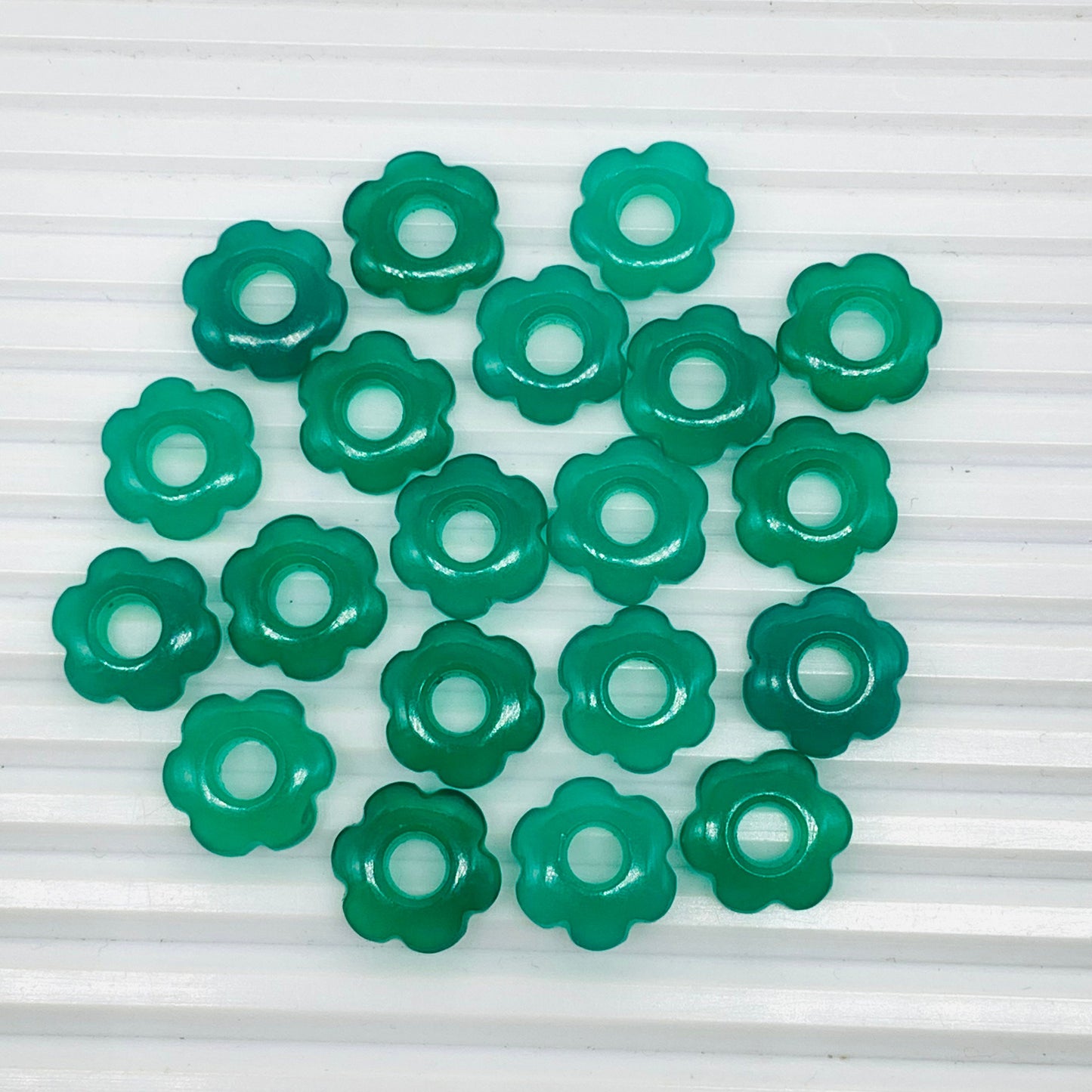 4 Pcs Natural Green Onyx Smooth Flower Gemstone Beads 15mm Carved Flower jewelry Green Onyx Gemstone Jewelry Handmade Bracelet Beads